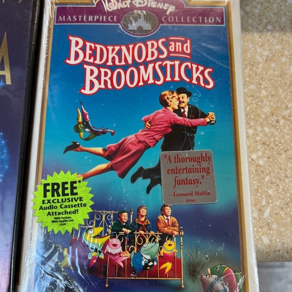DISNEY VHS 3 Black Diamond Fantasia, Aladdin, Fox+Hound  Bedknobs+Broomsticks- - Picture 11 of 16
